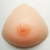 Faux seins réalistes, forme triangle pour une apparence naturelle
