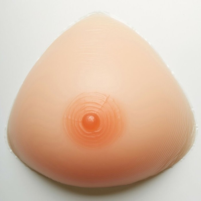 Faux seins  réalistes, forme triangle pour une apparence naturelle