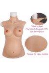 Buste long avec un faux ventre de grossesse