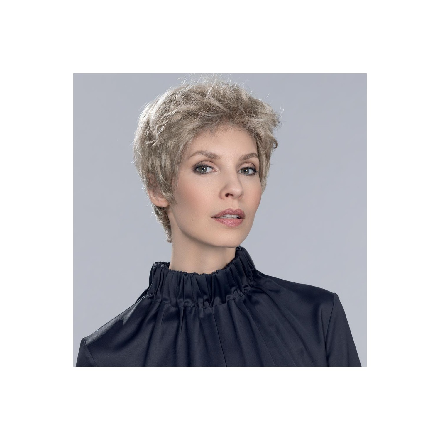 Perruque courte coupe dégradée, avec tulle cinéma Perruque courte coupe dégradée, avec tulle cinéma