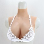 Buste faux seins, vaisseaux apparents comme une poitrine de femme
