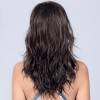 Perruque longue ondulée, une coiffure envoutante