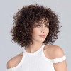 Perruque frisée, un look tendance de star