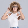 Perruque frisée, un look tendance de star