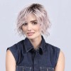 Perruque "Cookie Mono Part", une coiffure audacieuse et moderne