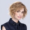Perruque "Cookie Mono Part", une coiffure audacieuse et moderne
