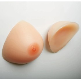 Faux seins silicone, forme triangle