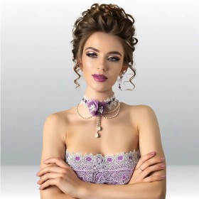 Collier ras du cou dentelle et perles, avec une rose