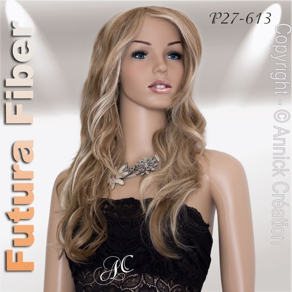 Perruque longue, une coiffure de starlette Perruque longue, une coiffure de starlette