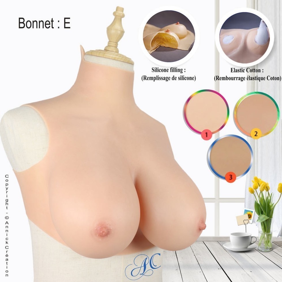 Buste poitrine volumineuse en silicone, col haut Buste poitrine volumineuse en silicone, col haut