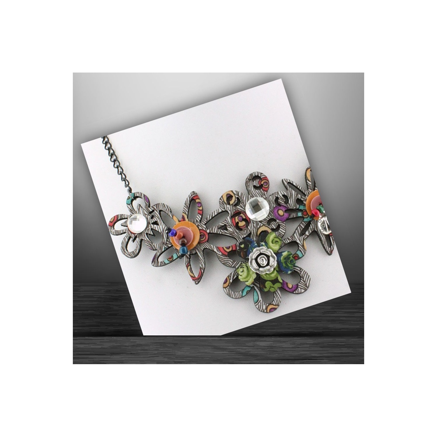 Collier verre et perles aux reflets nacrés
