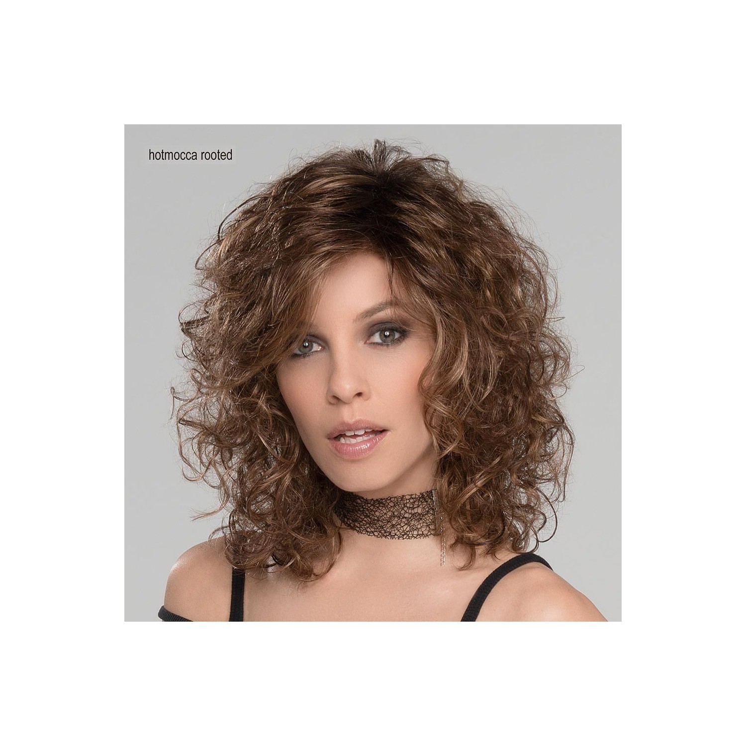 Perruque courte frisée, une coiffure très branché