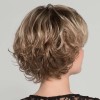 Perruque courte monofilament, un style très féminin