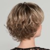 Perruque courte monofilament, un style très féminin