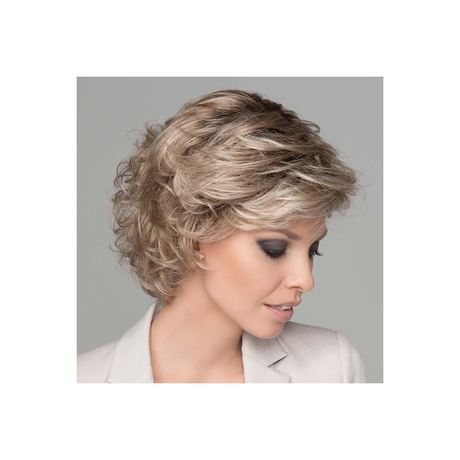 Perruque courte, coupe dégradée, effet naturel